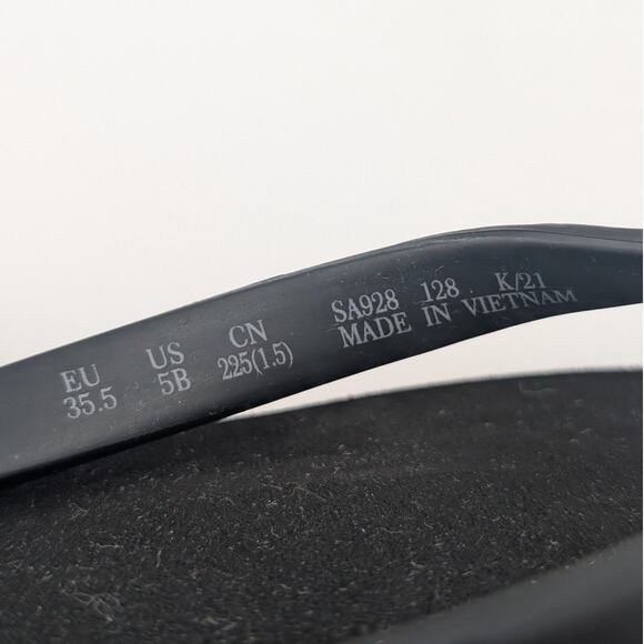 Stuart Weitzman Women's Embossed Flip Flop Thong Sandals Black Size US5 EU35.5 - Picture 6 of 11